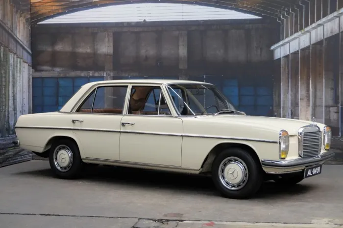 Mercedes-Benz 200 /8 W115 SAMMLERZUSTAND-OLDTIMER