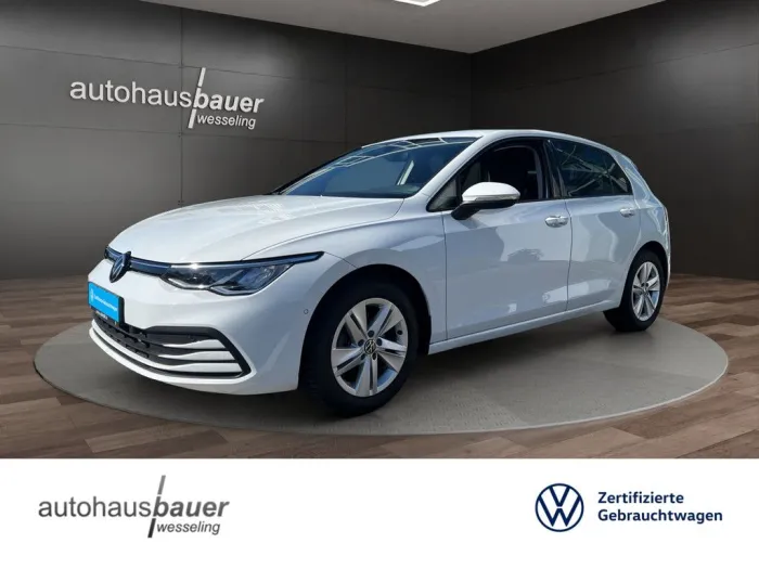 Volkswagen Golf VIII 1.5l TSI Life *Licht+Sicht,SHZ,ACC,NAV