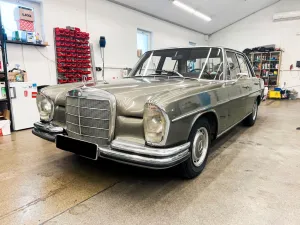 Mercedes-Benz 250SE Saloon