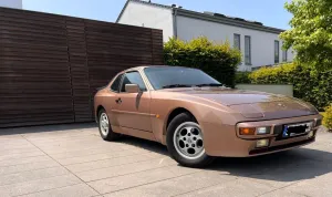 Porsche 944