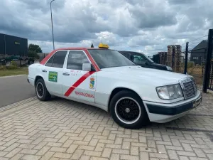 Mercedes-Benz 200 w124 Gran Canaria taxi