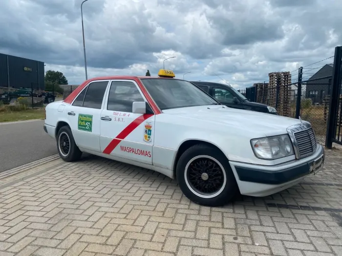 Mercedes-Benz 200 w124 Gran Canaria taxi