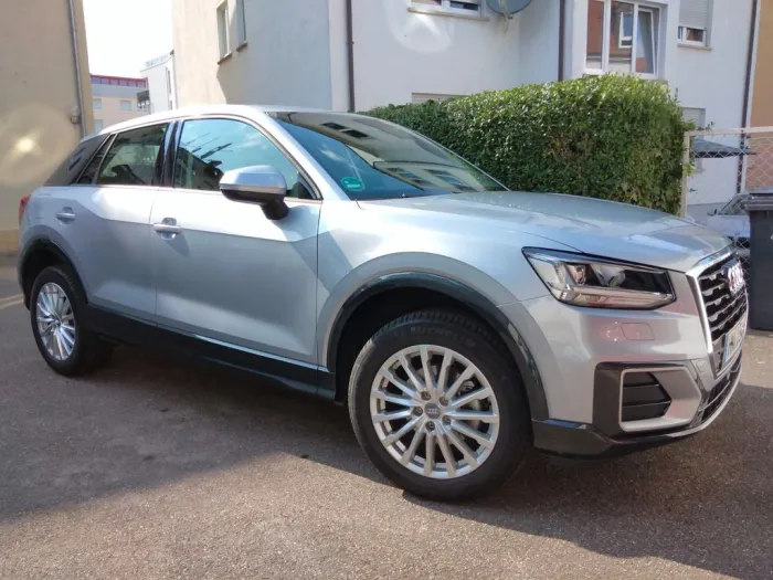 Audi Q2 30 TFSI design Navi 8 Fach bereift