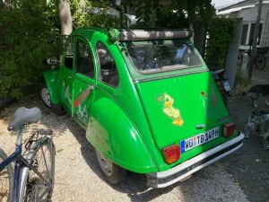 Citroën 2CV - Fahrspaß mit  giftgrüner Ente