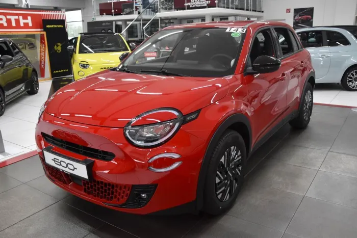 Fiat 600e Red PDC CarPlay  NP.37.680,-