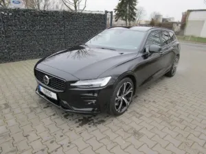 Volvo V60 B4 Benzin Plus Dark Leder digitales Cockpit 