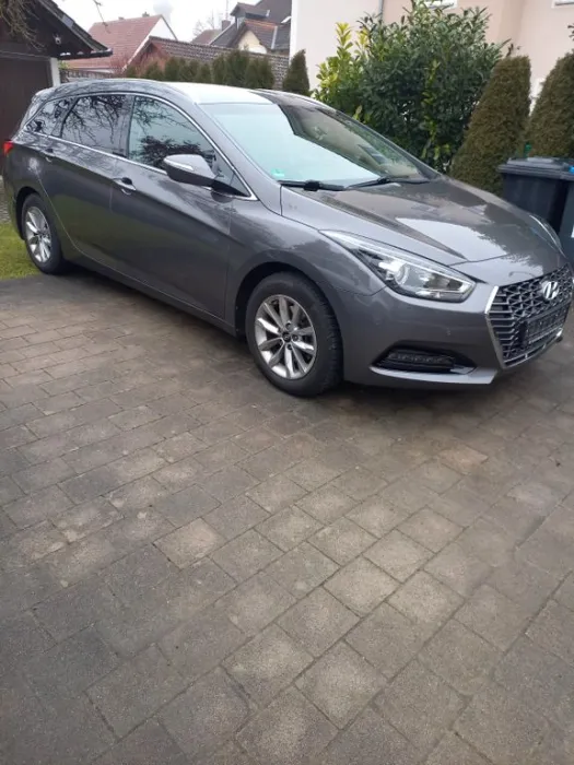 Hyundai i40 blue 1.6 GDI Space TÜV neu bis August 2028