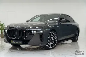 BMW 760 xDrive Individual! FULL OPTIONS! Black pack!