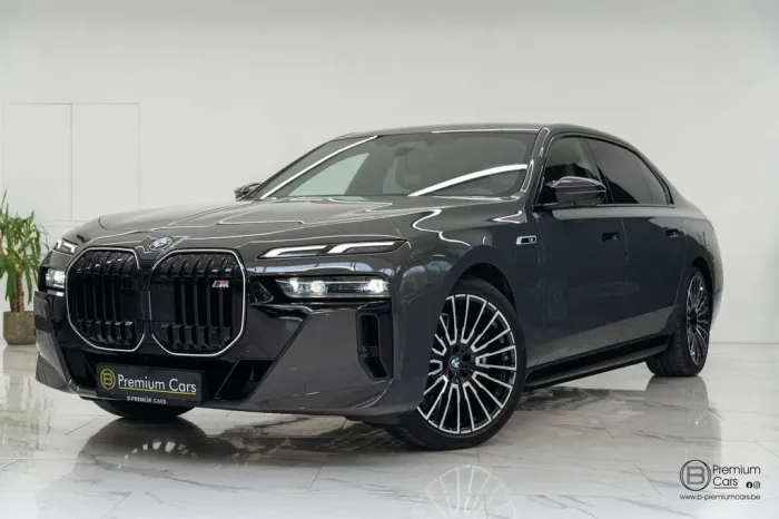BMW 760 xDrive Individual! FULL OPTIONS! Black pack!