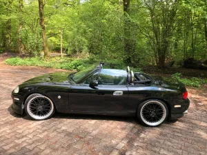 Mazda MX-5 1.9 16V -18 Zoll, Soundsystem, Postert Spor