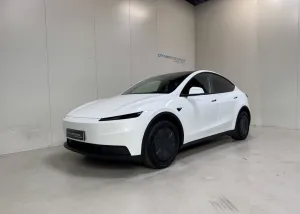 Tesla Model Y  Standard Range - FSD - 450 Km Range! To