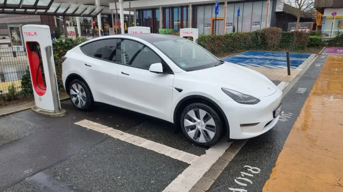 Tesla Model Y Long Range AWD
