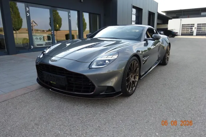 Aston Martin Vanquish V12  