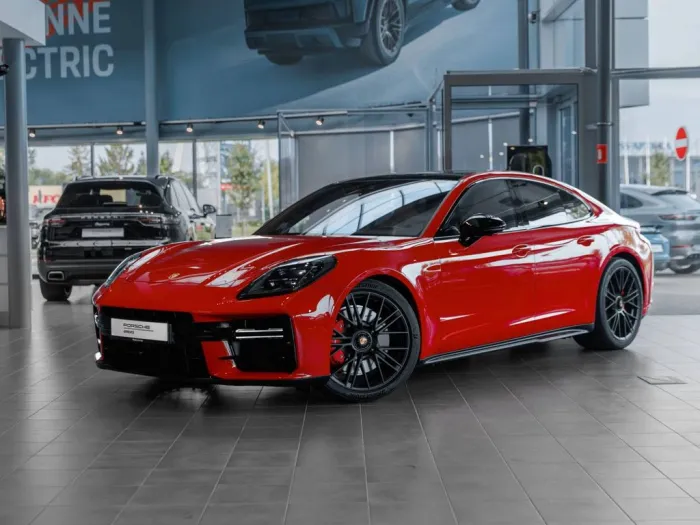 Porsche Panamera GTS 368kW / 500hp 