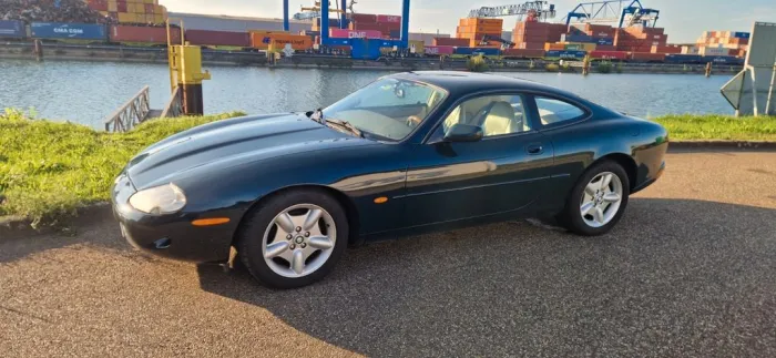 Jaguar XK8 Coupe -