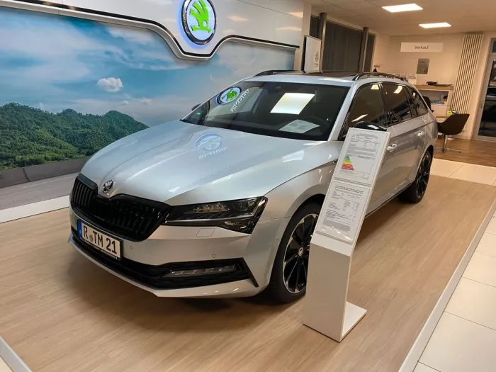 Skoda Superb Combi SportLine 4x4 Standheizung,AHK,Pano