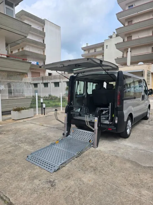 Nissan Primastar C29 - 6 POSTI CON PEDANA PER PE