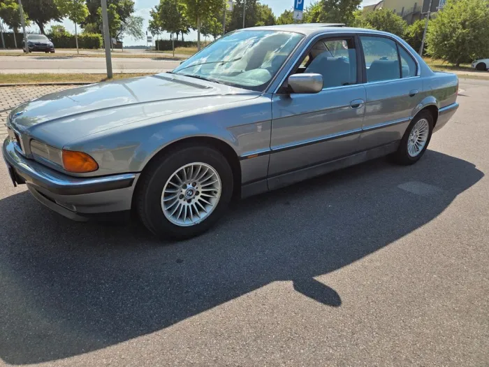 BMW 730i V8 e38