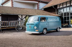 Volkswagen VW T2 Bulli Kasten im Porsche Design 90PS Weber