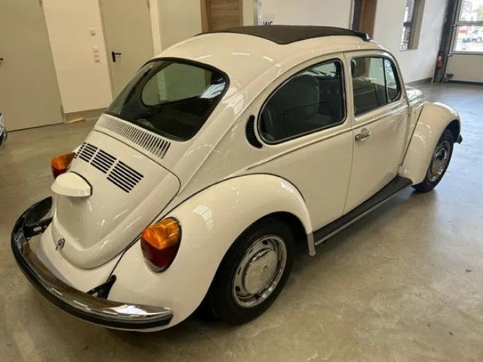 Volkswagen Käfer 1600i mit Faltdach und Orig. 77´km
