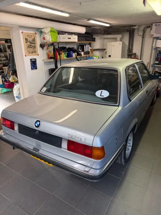 BMW 323i