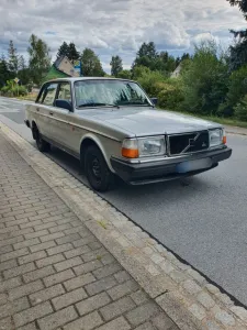 Volvo 240 GL daily-driver HU 2028 H-Kennzeichen