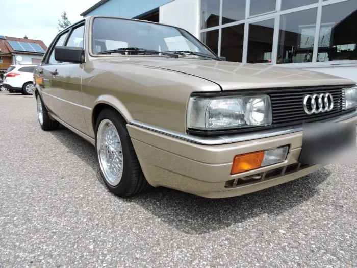 Audi 90 2.0 JS Typ81 Limousine neu lackiert