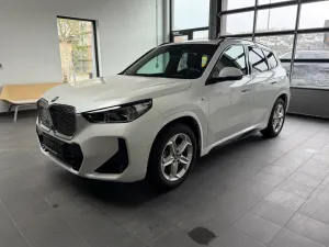 BMW iX1 30 xDrive M Sport Leder Vernasca Komplettaus