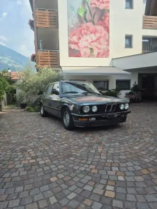 BMW E28 528I