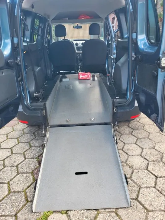 Dacia Dokker 1.6 Benzin Rollifahrer, Heckeinstieg
