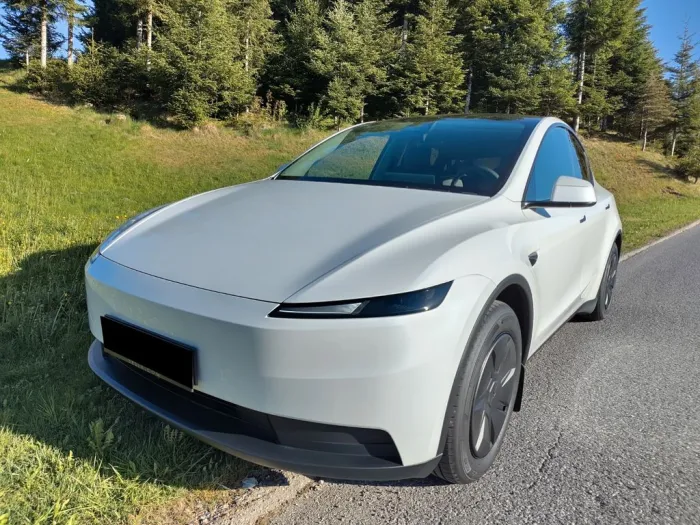 Tesla Neues Model Y RWD Standard 62,8kWh inkl. EAP+AHK