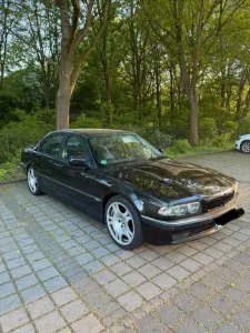 BMW E38 728i