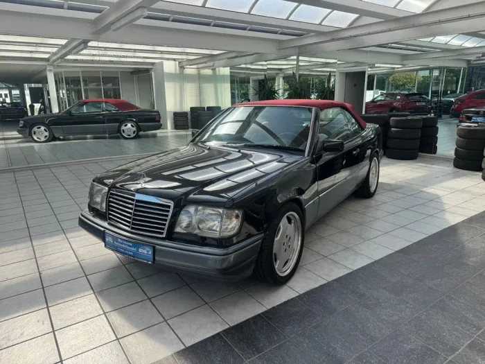 Mercedes-Benz 320CE Cabrio 040 schwarz
