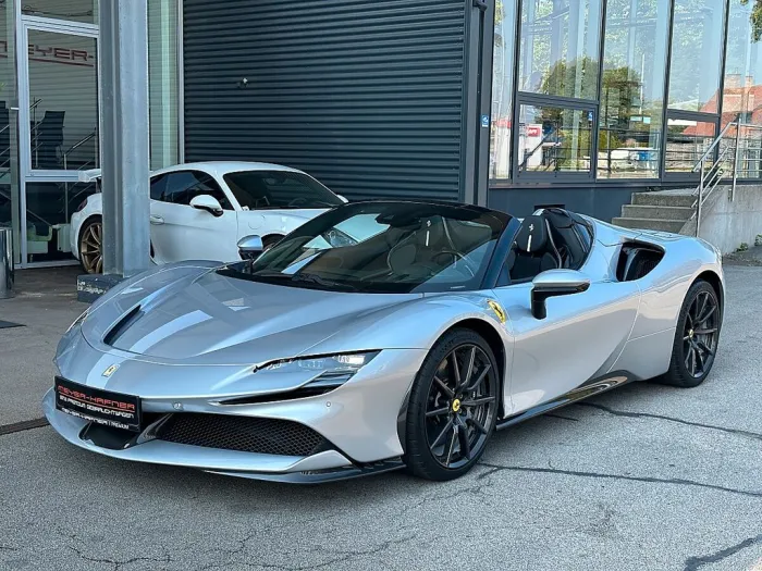 Ferrari SF90 Spider F1-DCT !!MEGAVOLL!!