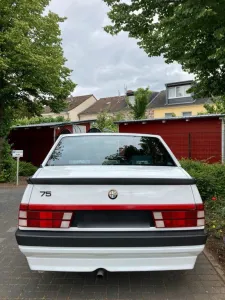 Alfa Romeo 75