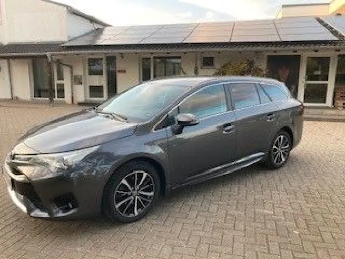 Toyota Avensis 1,8-l-Valvem. Team D T. Sports Team ...