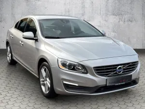 Volvo S60 Lim. Momentum*AHK*Bi-Xenon*Navig.*Tempo.*PDC