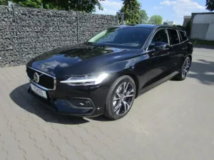 Volvo V60 Kombi B3 Benzin EU6d Core digitales Cockpit 