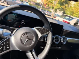 Mercedes-Benz GLB220 4Matic-7-Sitzer-Panorama-Standheizung-360