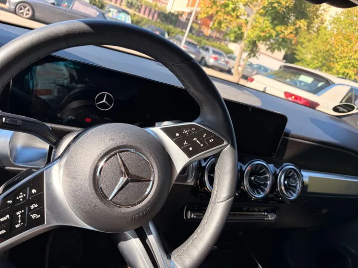 Mercedes-Benz GLB220 4Matic-7-Sitzer-Panorama-Standheizung-360