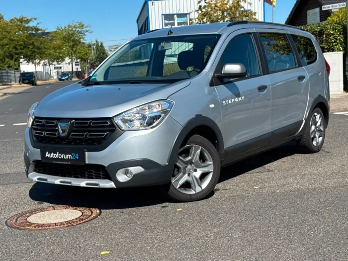 Dacia Lodgy Stepway Plus *Navi*PDC*7-Sitzer*1-Hand*
