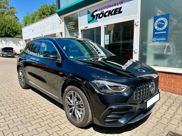 Mercedes-Benz GLA 35 AMG BURMESTER AHK schwenkbar