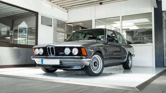 BMW 323i im Traumzustand