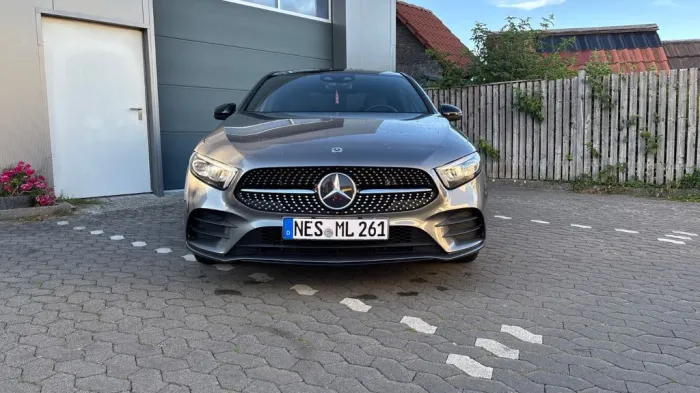 Mercedes-Benz A250e AMG Line - Pano - LED - MBUX