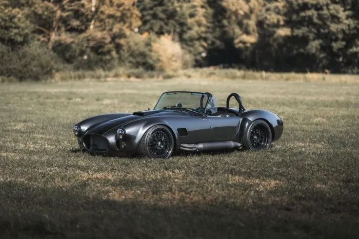 AC CN COBRA 7.0l V8 ESP / ABS / LED / 1of1 / NEW