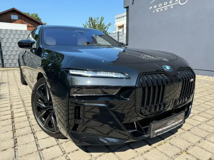 BMW M760e xDrive Full Options *IN STOCK*