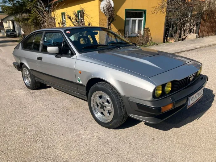 Alfa Romeo GTV6, 2,5 mit dem legendären 6 Zyl. Busso Motor