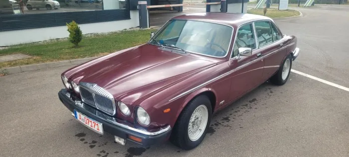 Jaguar XJ12