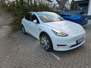 Tesla Model Y Standard Plus 299 PS MwSt.