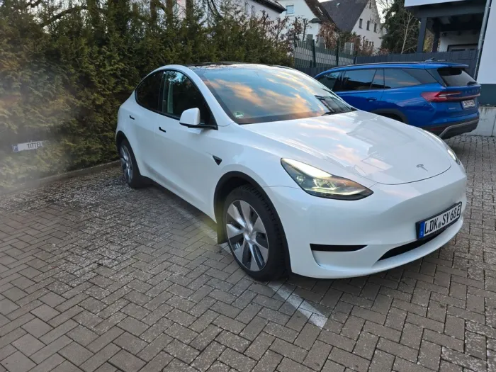 Tesla Model Y Standard Plus 299 PS MwSt.